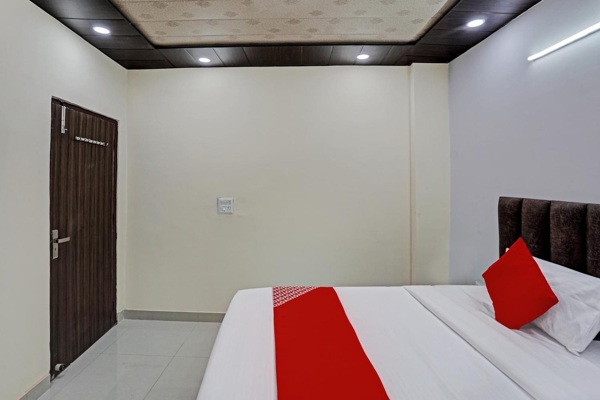 Oyo Flagship Evergreen Tower Hotel Ghaziabad Exteriör bild